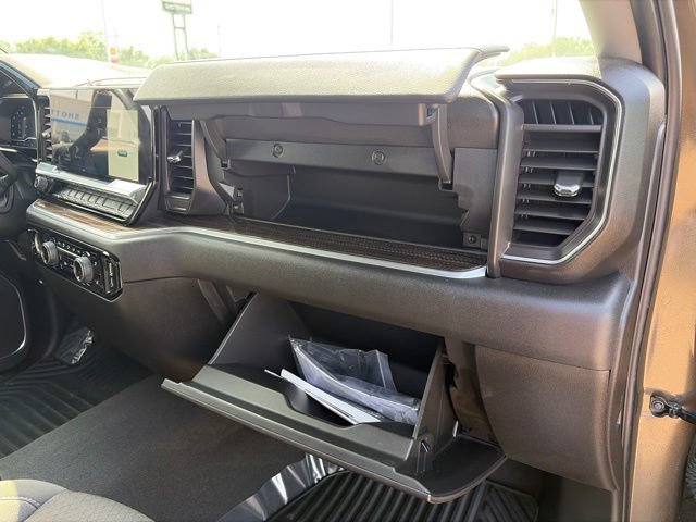 Used 2024 Chevrolet Silverado 1500 LT AWD/4WD image 50