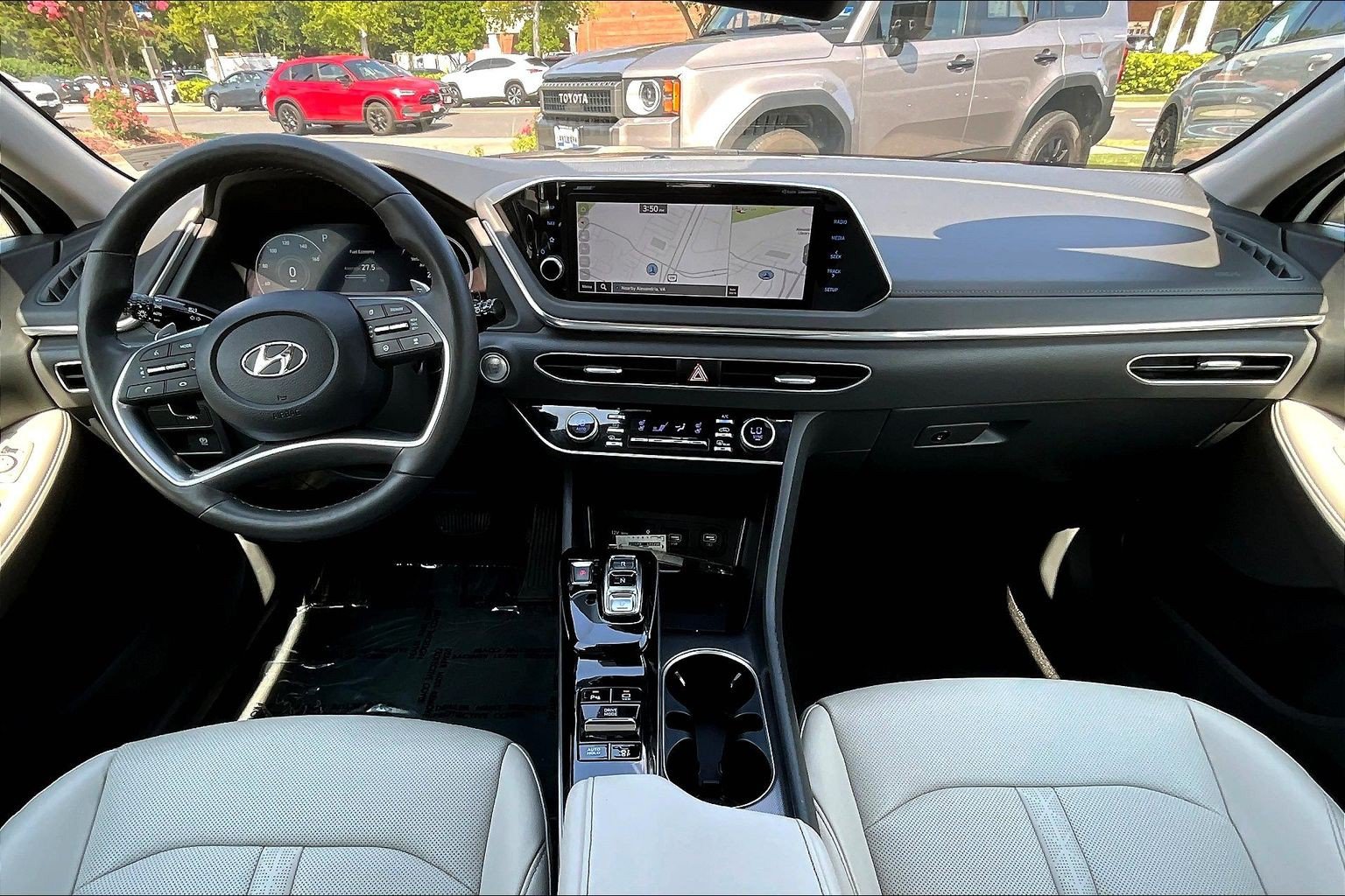 Used 2022 Hyundai Sonata Limited w/ Cargo Package FWD image 15