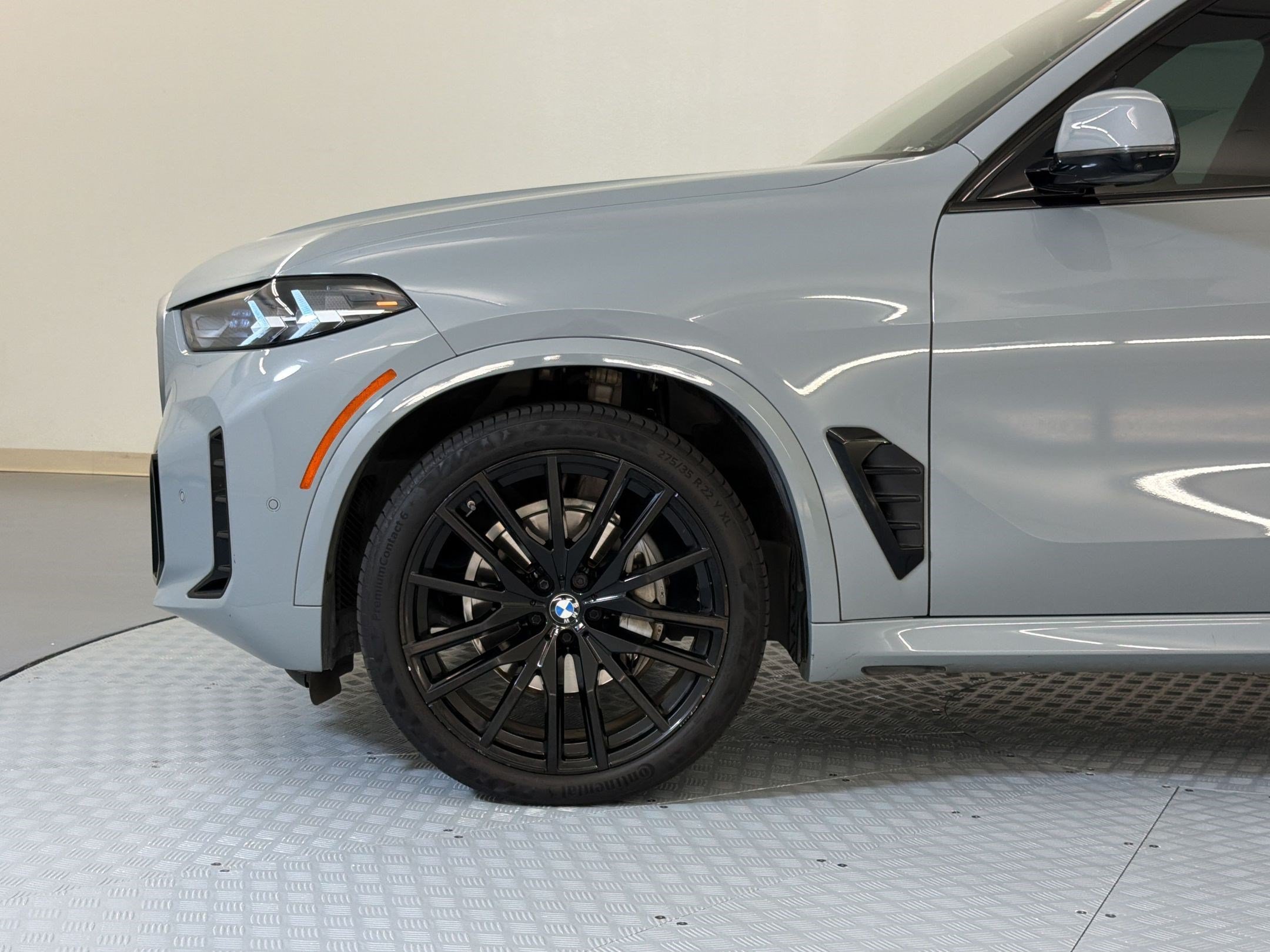 Used 2024 BMW X5 xDrive40i w/ M Sport Package AWD/4WD image 25