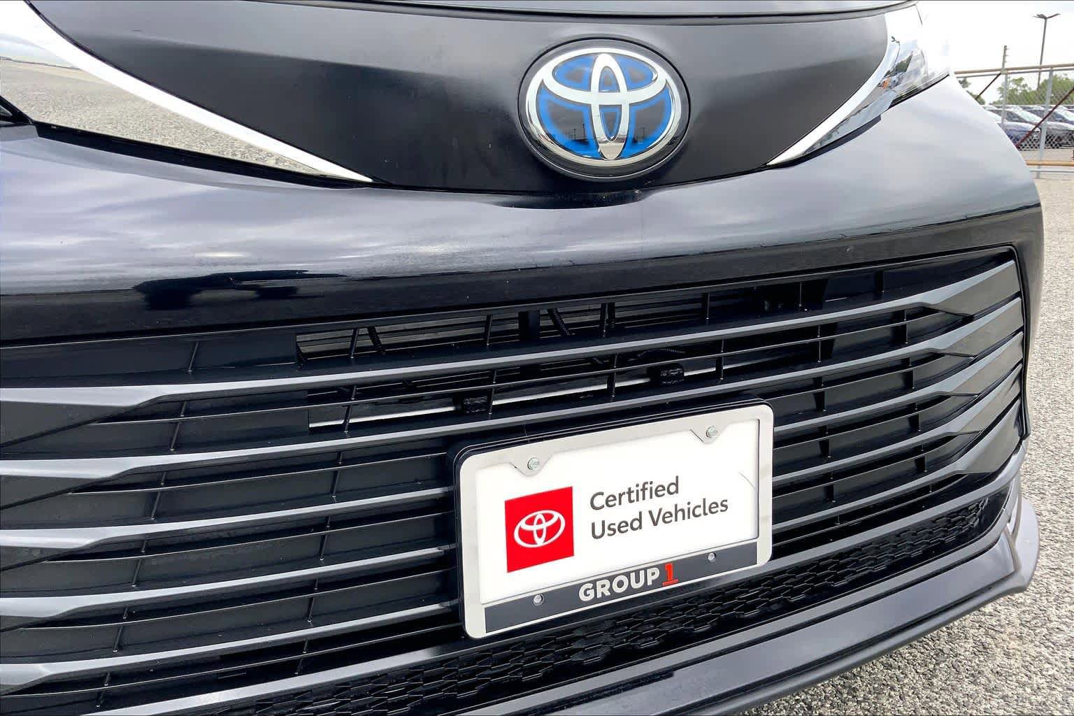 Certified 2024 Toyota Sienna LE FWD image 29