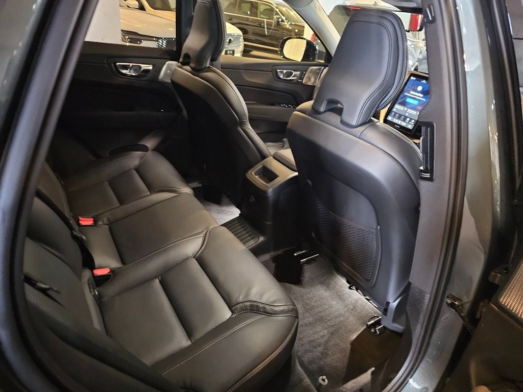 Certified 2026 Volvo XC60 T8 Ultra AWD/4WD image 9