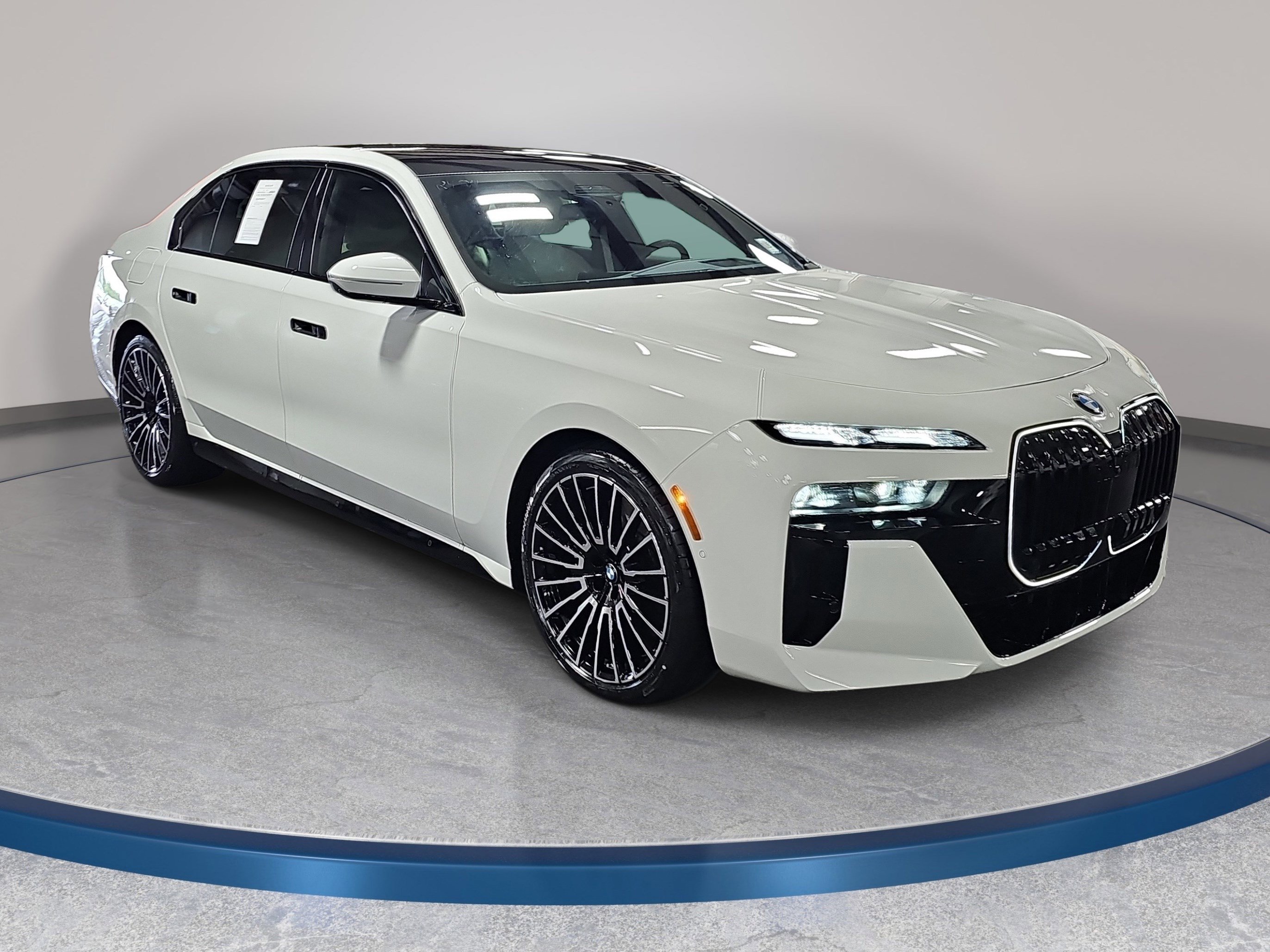 Certified 2025 BMW 760i xDrive w/ Executive Package AWD/4WD image 4
