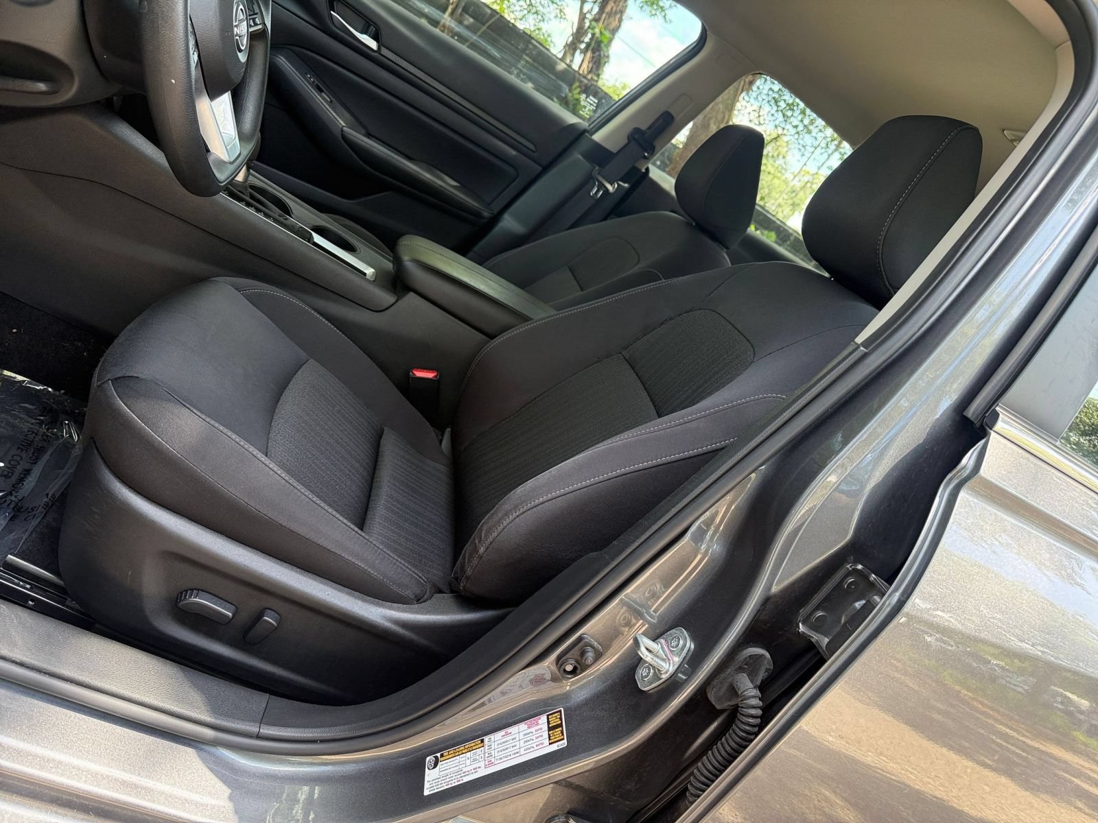Used 2025 Nissan Altima 2.5 SV FWD image 23