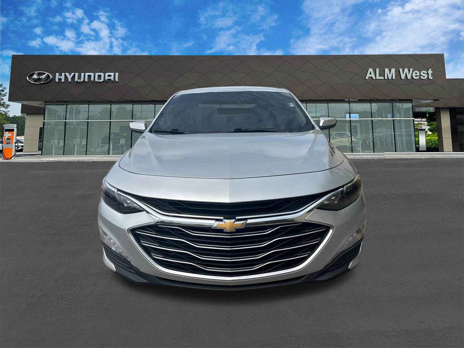 Used 2020 Chevrolet Malibu LT FWD image 2