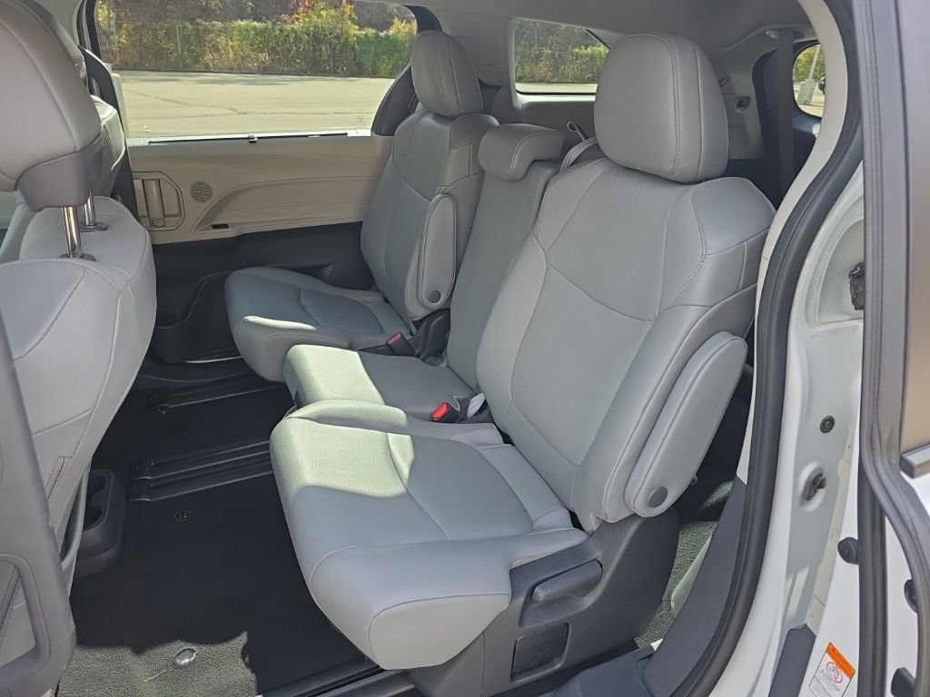 Used 2024 Toyota Sienna XLE image 17