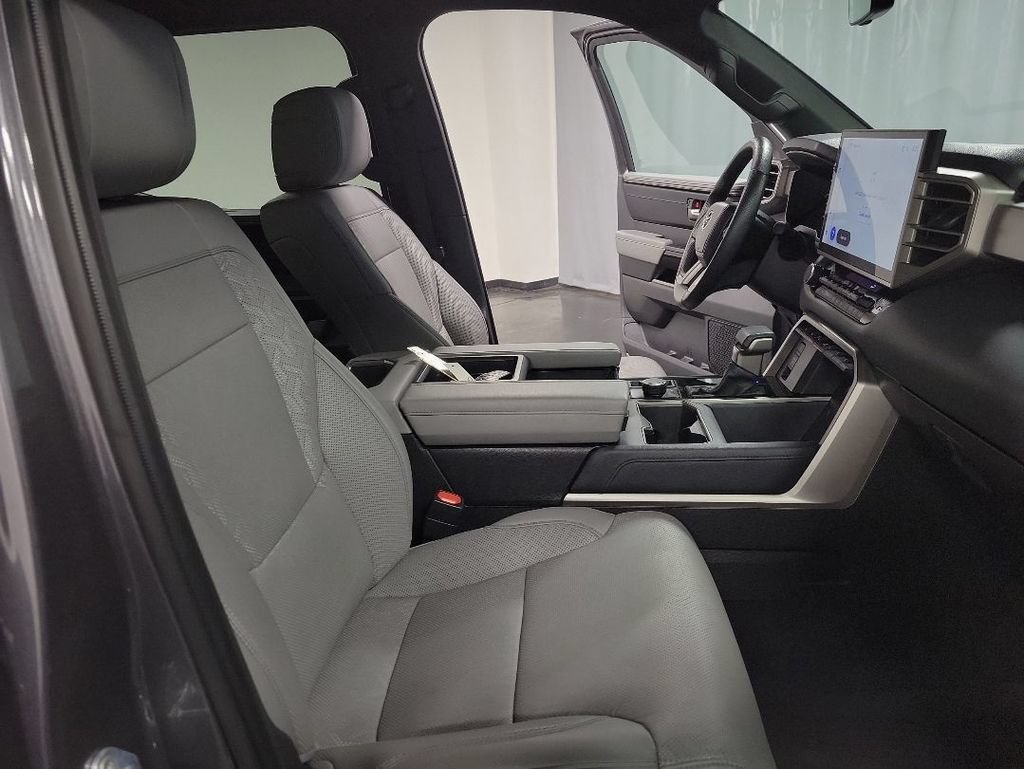 Used 2025 Toyota Tundra Limited AWD/4WD image 24