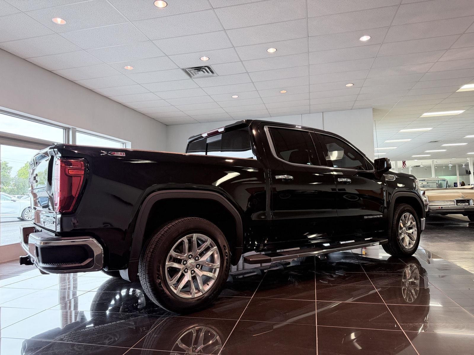 Used 2021 GMC Sierra 1500 SLT w/ SLT Premium Plus Package AWD/4WD image 13