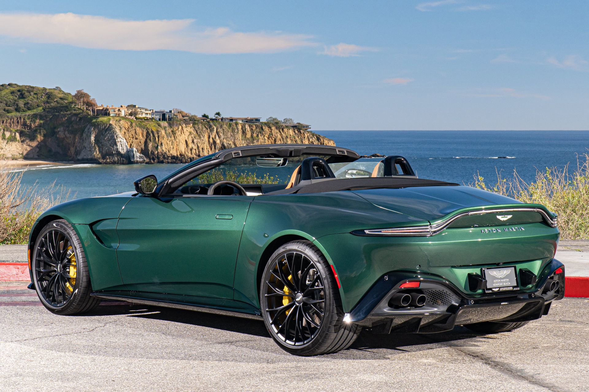Used 2023 Aston Martin V8 Vantage Roadster RWD image 5