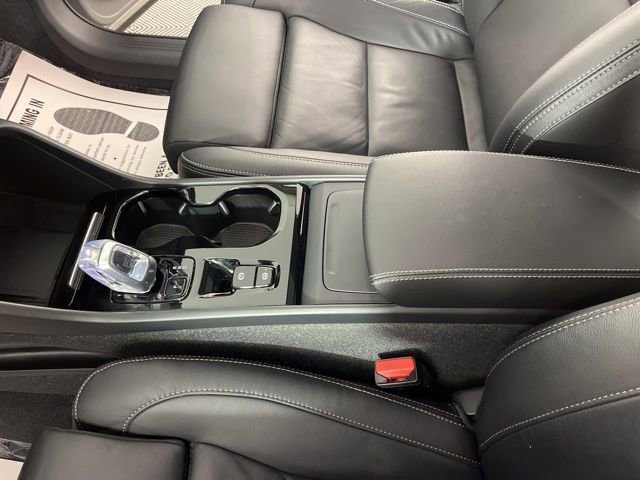 Used 2023 Volvo XC40 B5 Plus w/ Driver Assist Package AWD/4WD image 29