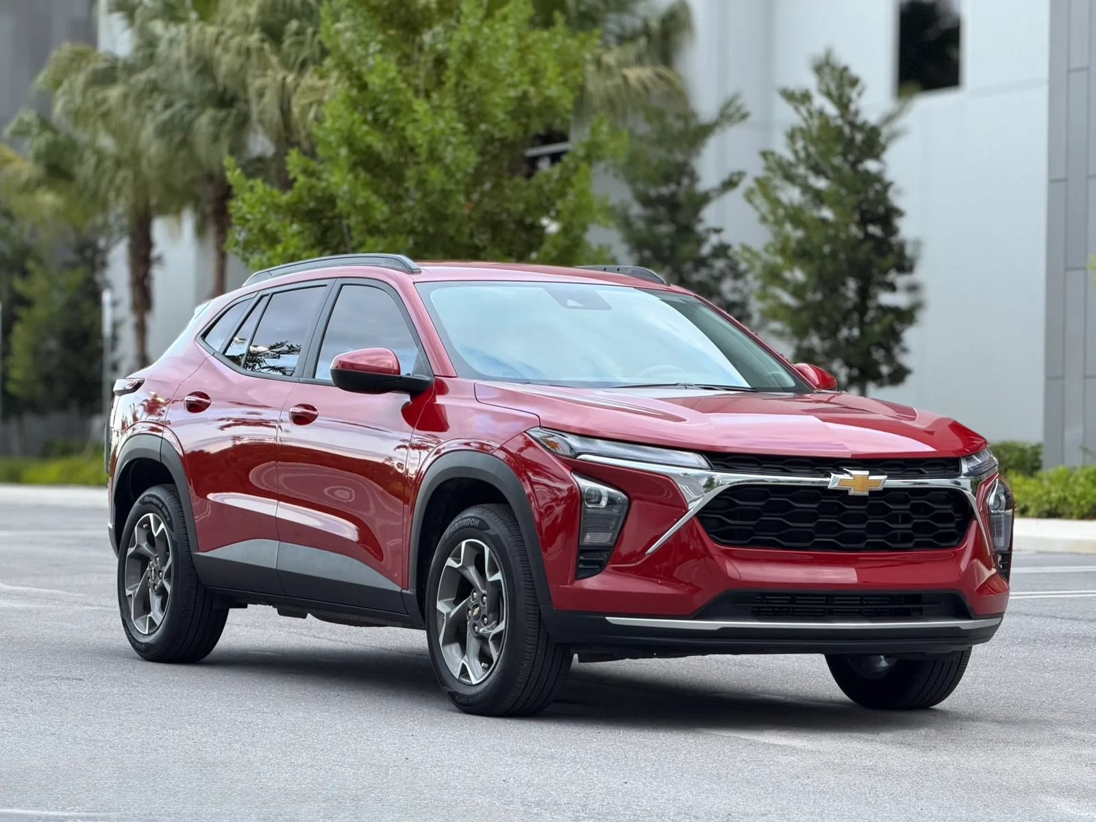 Used 2026 Chevrolet Trax LT FWD image 1
