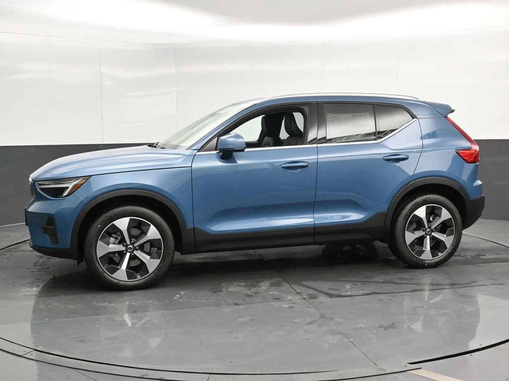 New 2025 Volvo XC40 B5 Core w/ Climate Package image 6