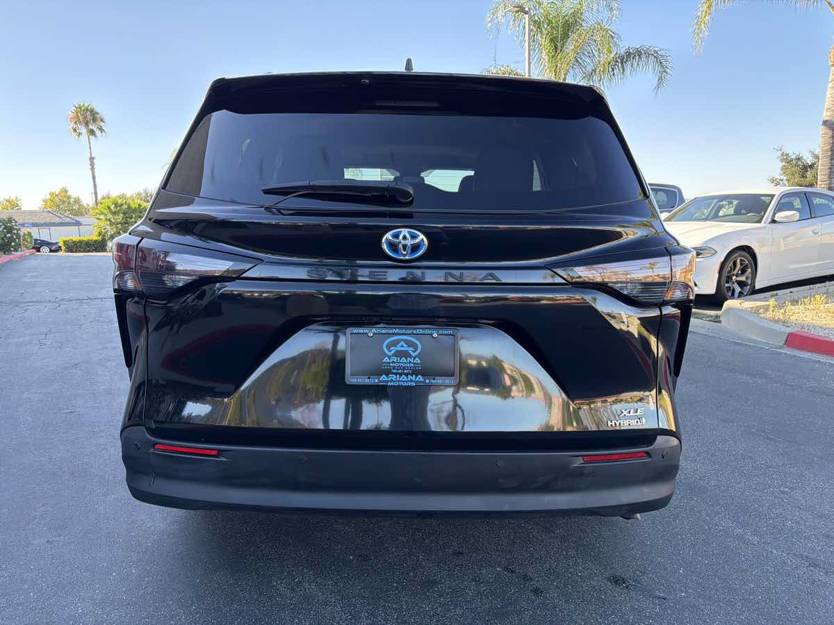 Used 2024 Toyota Sienna XLE FWD image 27