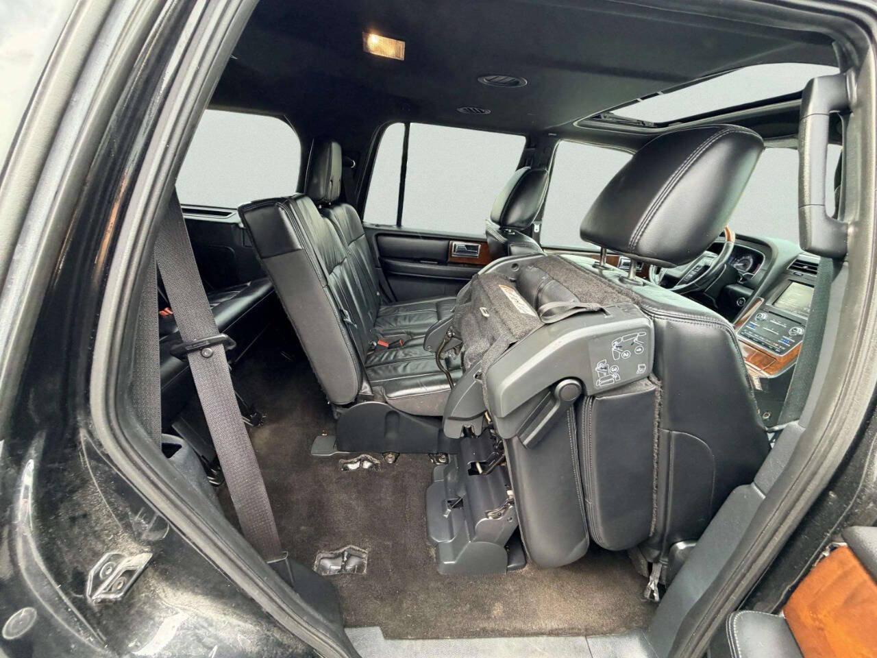 Used 2015 Lincoln Navigator 4WD image 30