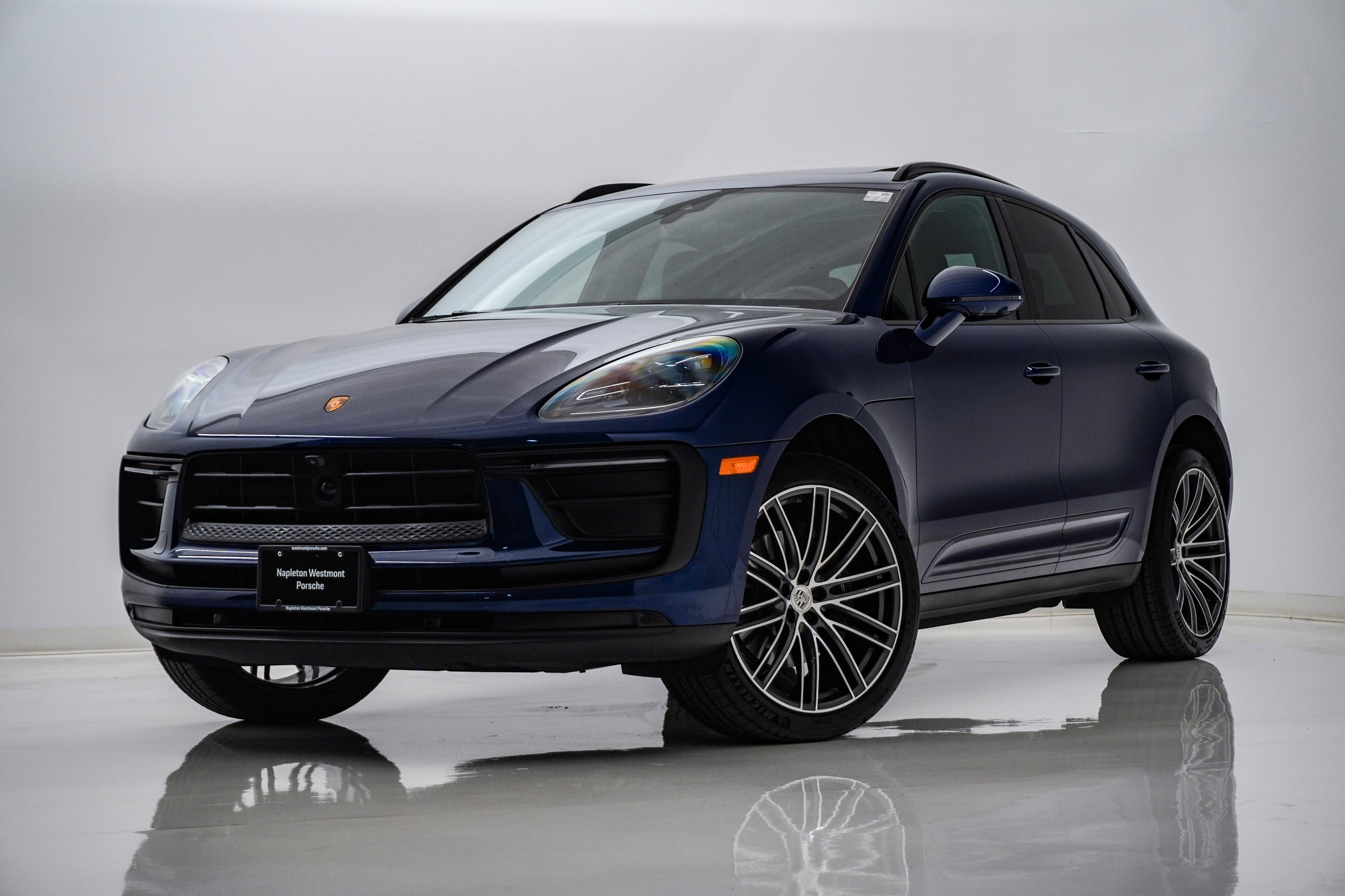 Certified 2026 Porsche Macan AWD/4WD image 1