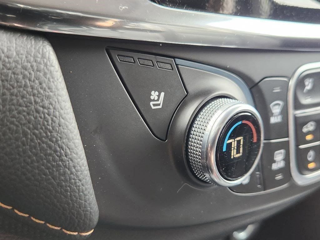 Used 2020 Chevrolet Traverse Premier w/ LPO, Black Accent Package image 14