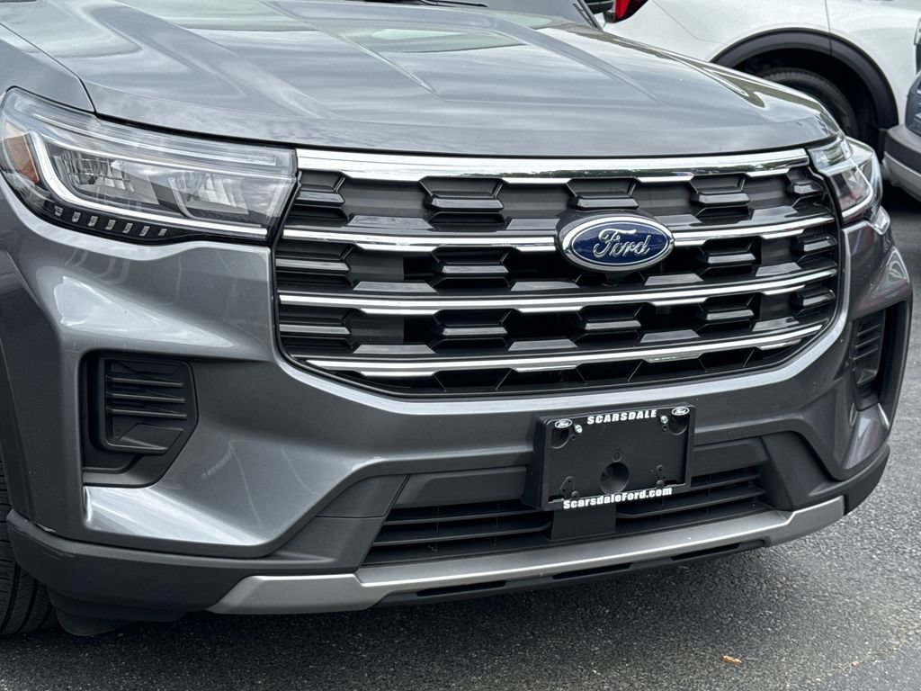 Used 2025 Ford Explorer Active AWD/4WD image 7