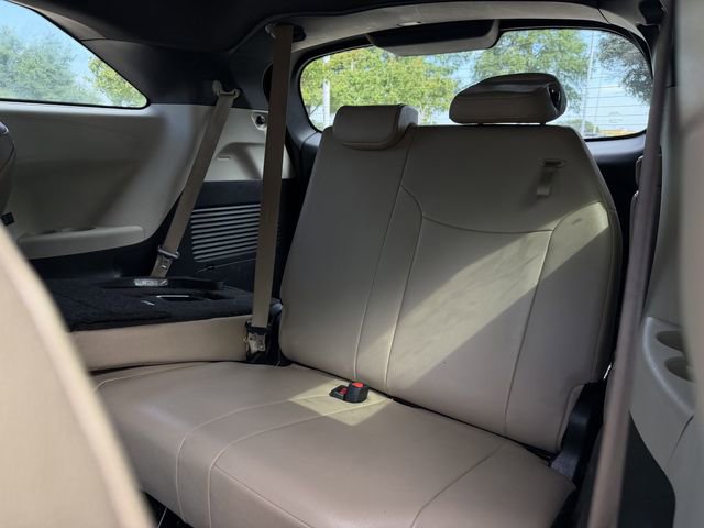 Certified 2023 Toyota Sienna XLE FWD image 28