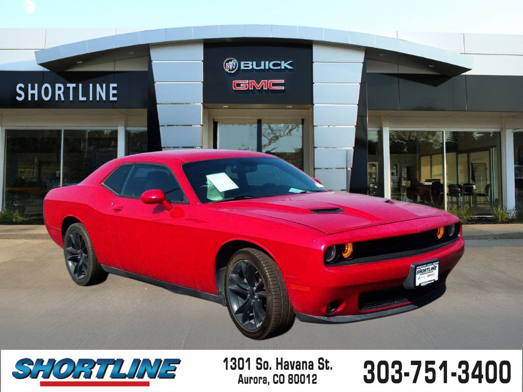 Used 2016 Dodge Challenger SXT w/ Blacktop Package RWD image 1