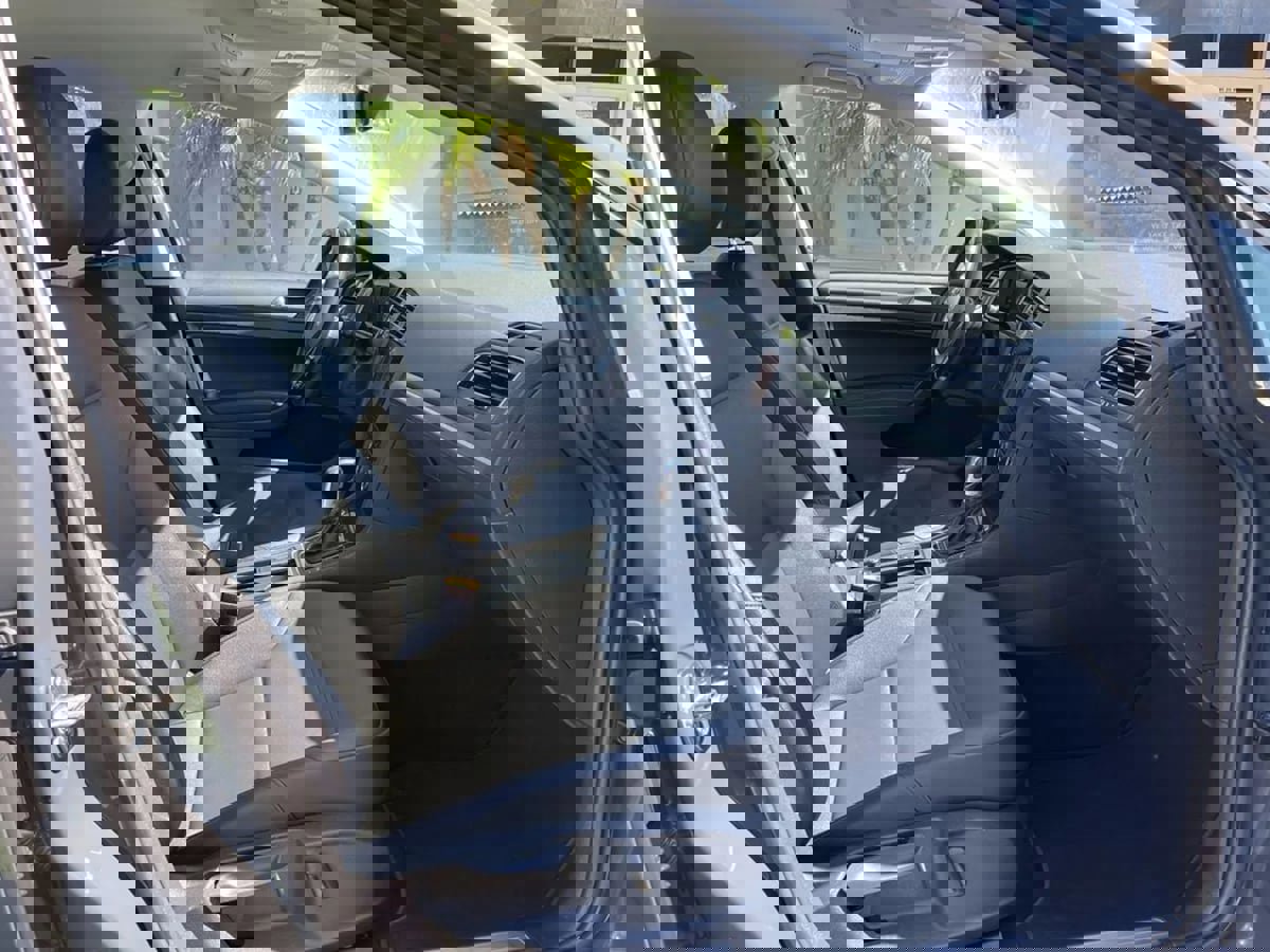 Used 2019 Volkswagen e-Golf SEL Premium image 22