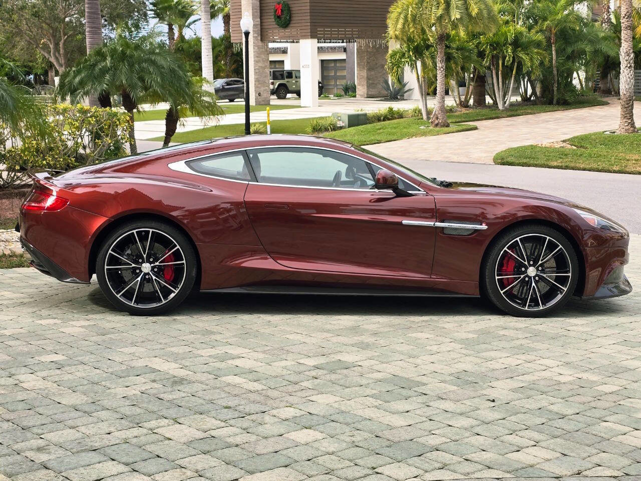 Used 2014 Aston Martin Vanquish Base 2dr Coupe image 40