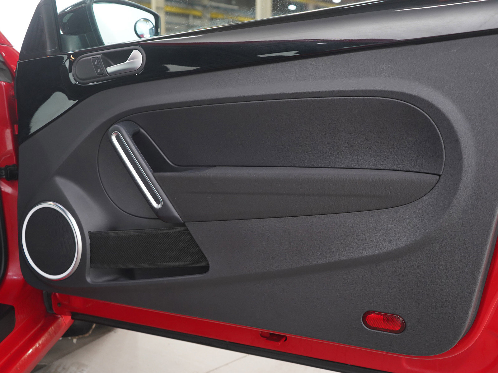 Used 2013 Volkswagen Beetle 2.0T image 9