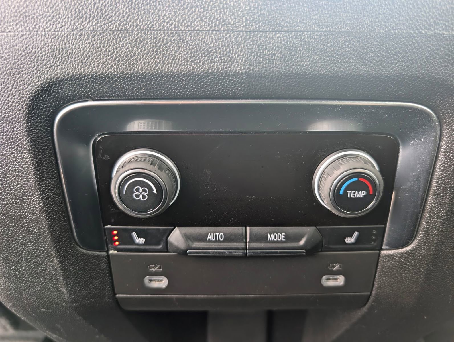 Used 2024 Chevrolet Suburban Premier AWD/4WD image 30