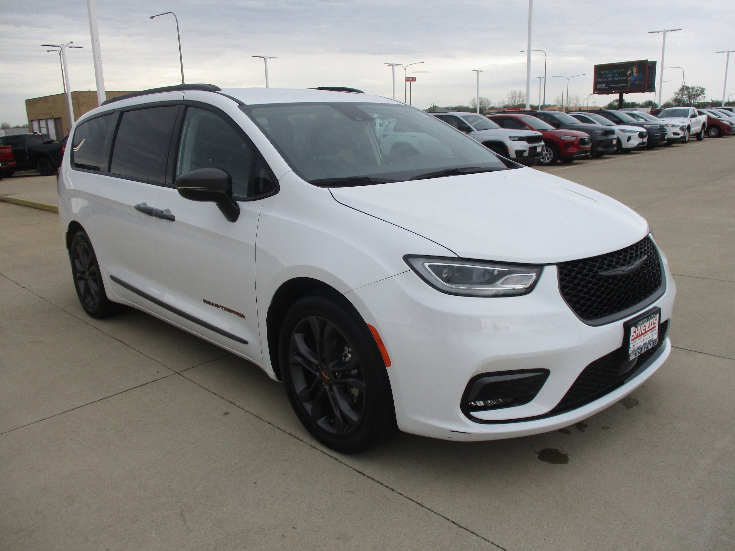 Used 2024 Chrysler Pacifica Touring-L w/ Road Tripper Package FWD image 9