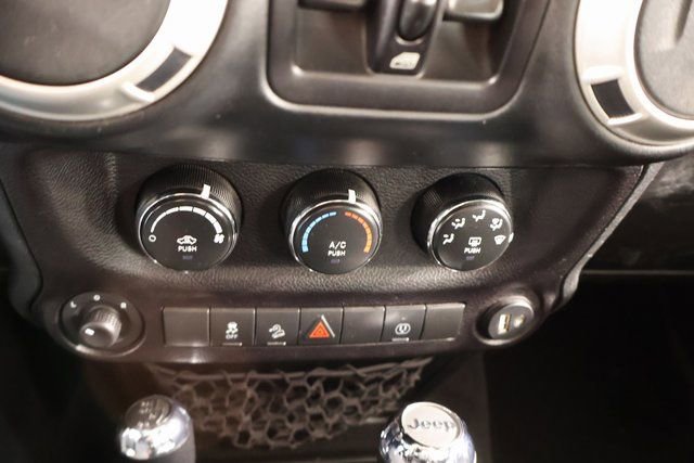 Used 2018 Jeep Wrangler Unlimited Sahara image 21