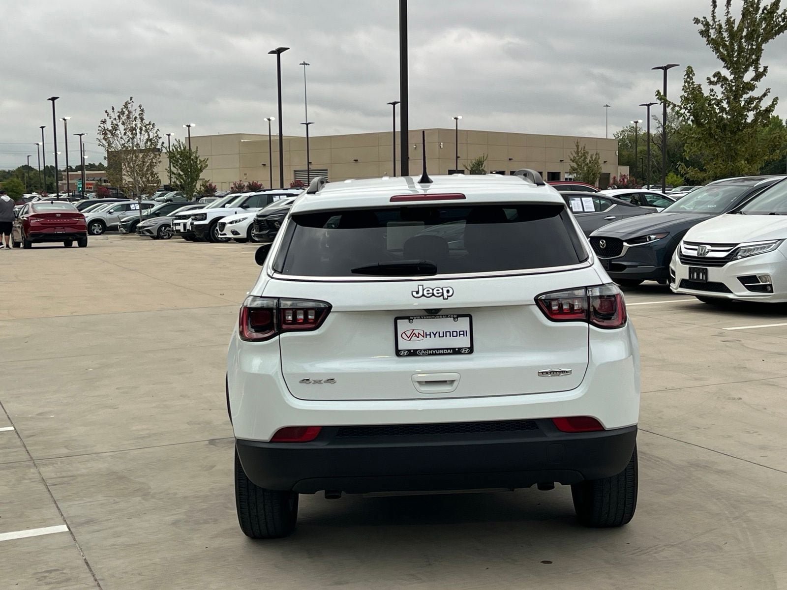 Used 2023 Jeep Compass Latitude w/ Convenience Group AWD/4WD image 10