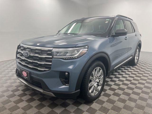 Used 2025 Ford Explorer Active w/ Active Comfort Package AWD/4WD image 2