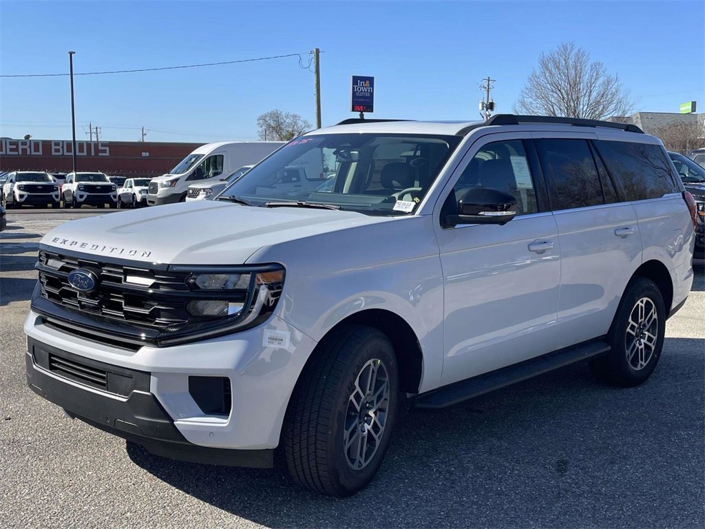 New 2026 Ford Expedition Active image 7