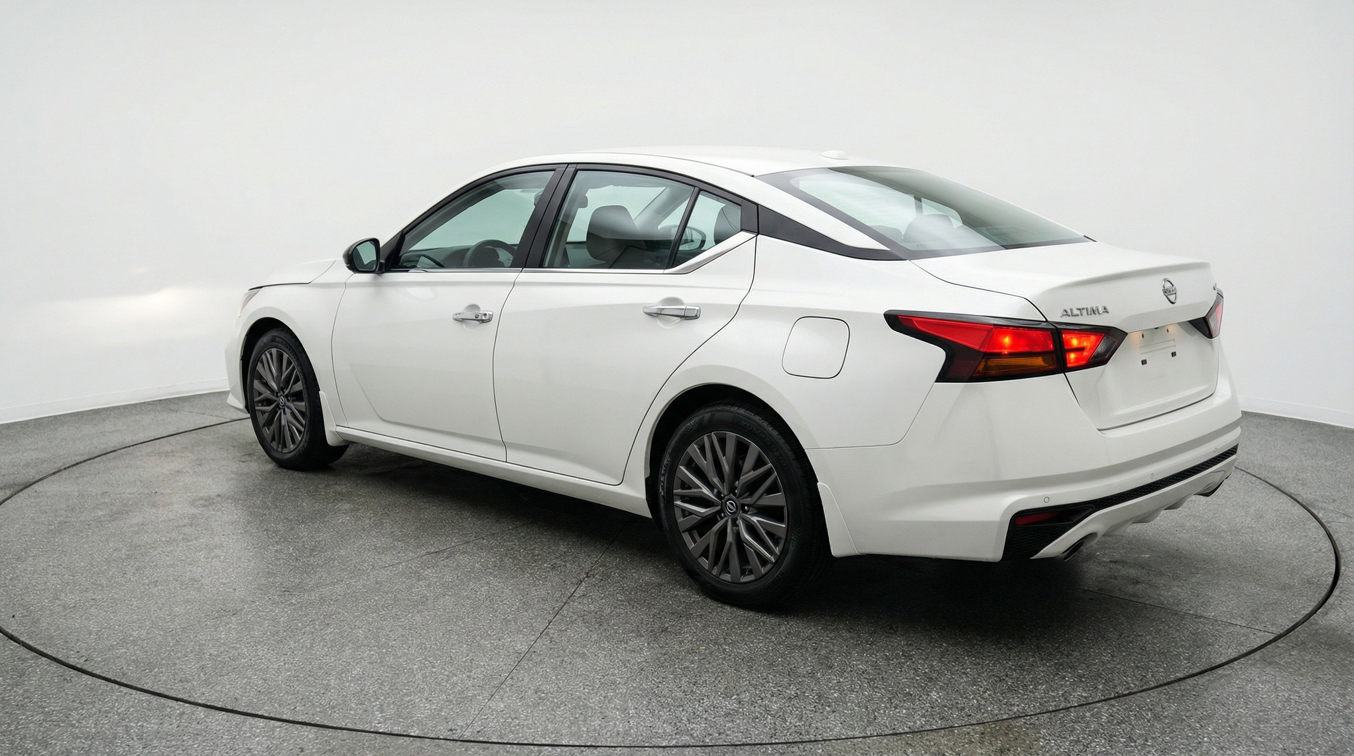 Used 2025 Nissan Altima 2.5 SV image 6