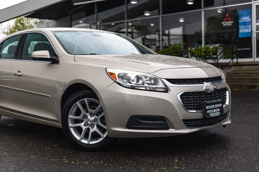 Used 2015 Chevrolet Malibu LT w/ Power Convenience Package FWD image 3
