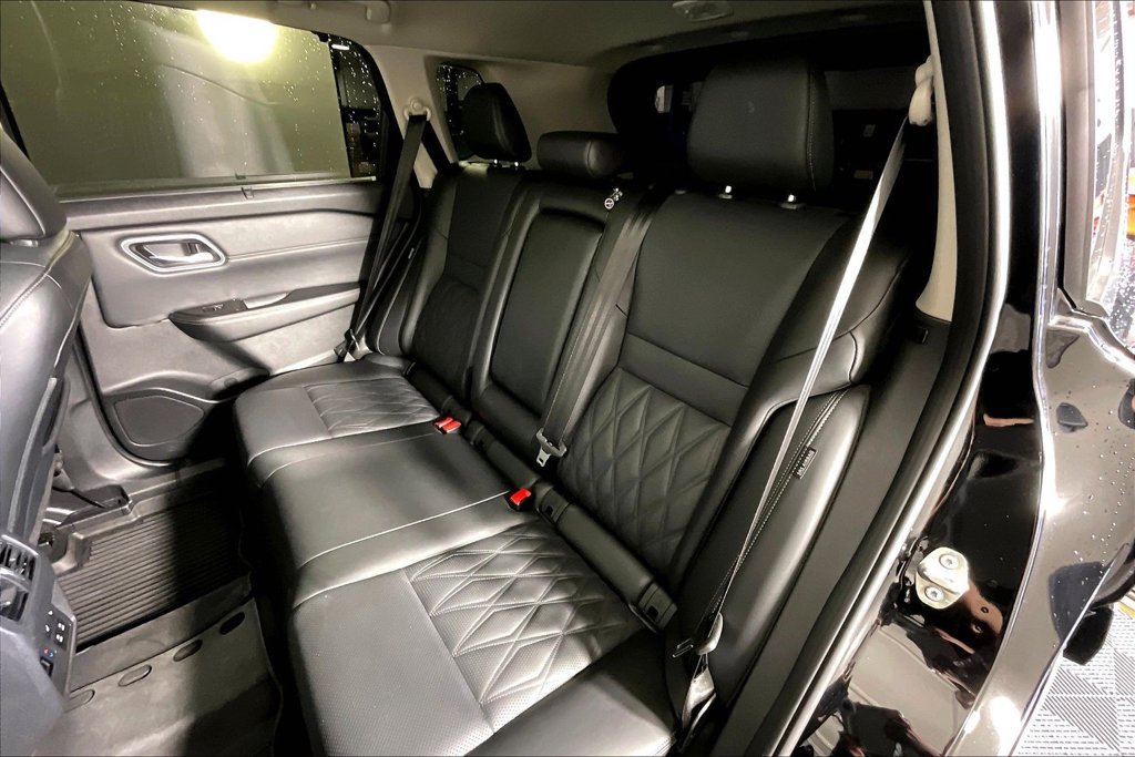 Used 2025 Nissan Rogue Platinum w/ Tech Package FWD image 32
