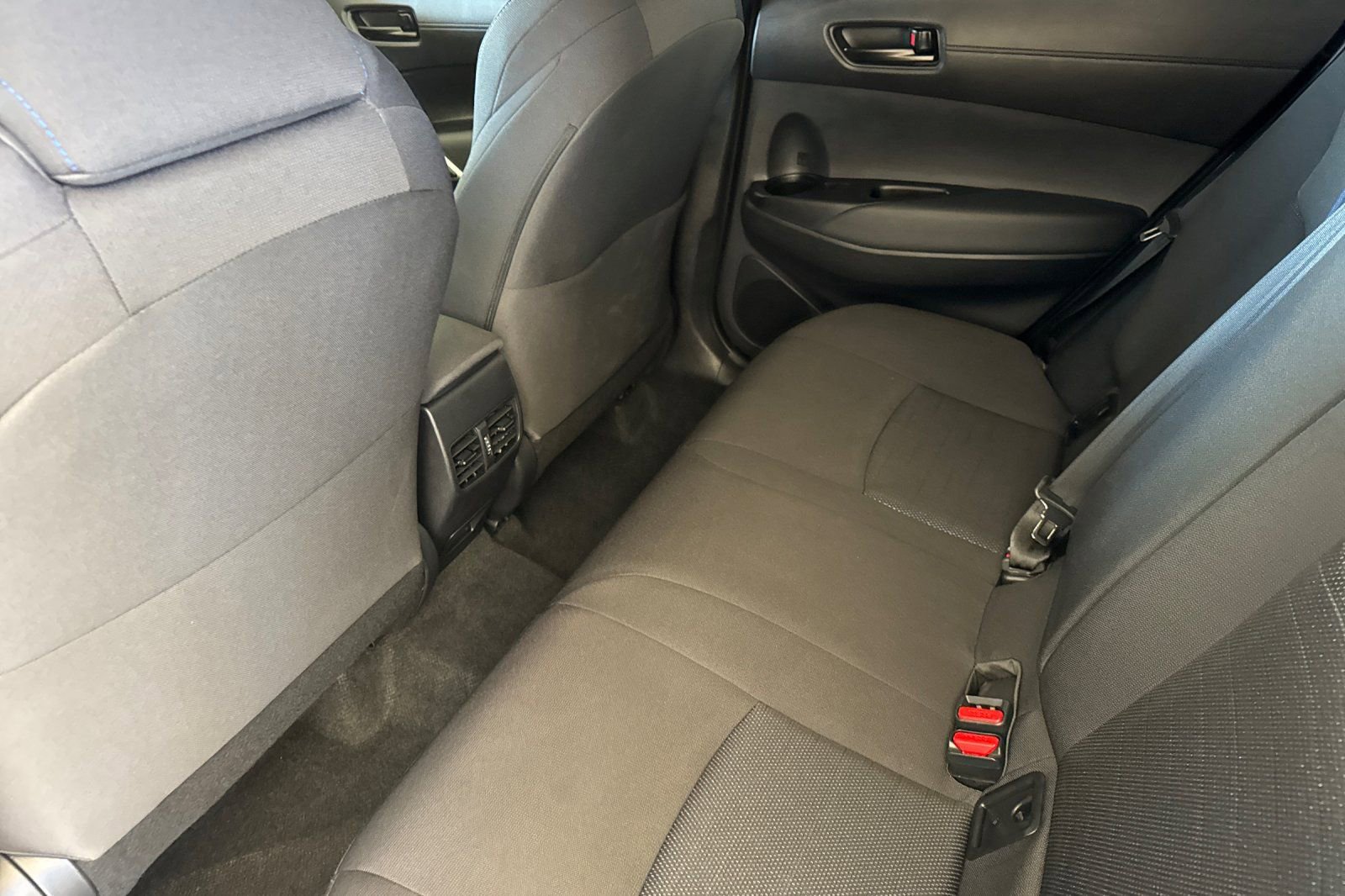Used 2025 Toyota Corolla Cross AWD Hybrid w/ Moonroof Package image 13