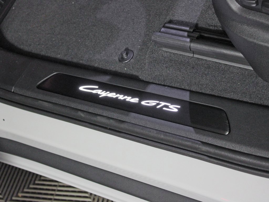 New 2026 Porsche Cayenne GTS image 19