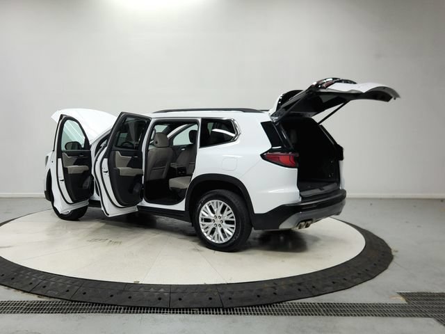 Used 2026 GMC Acadia Elevation w/ Elevation Premium Package FWD image 13