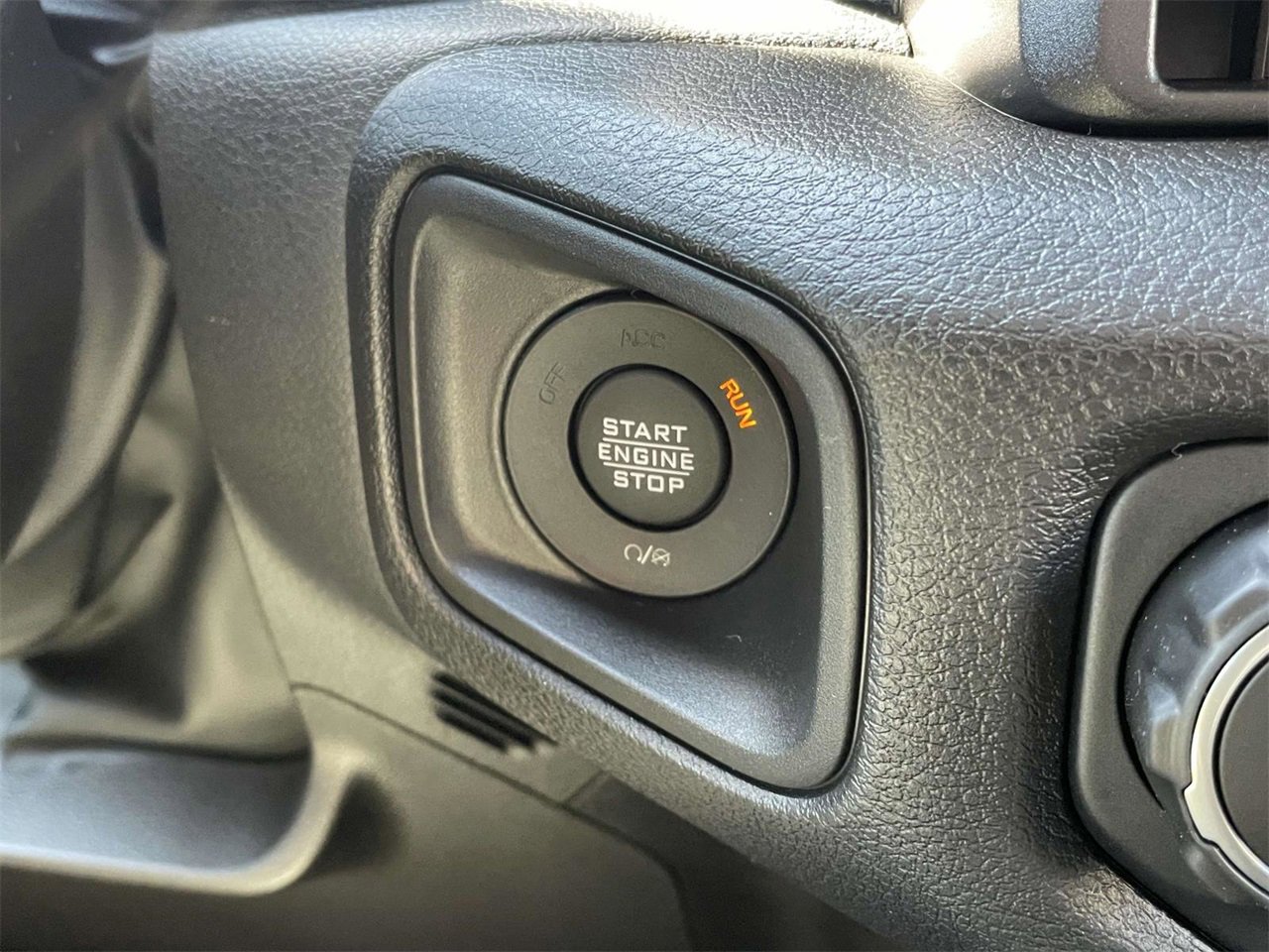 New 2025 Jeep Gladiator Sport image 16