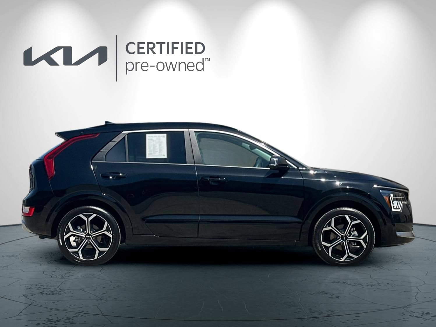 Certified 2025 Kia Niro EX Touring FWD image 3