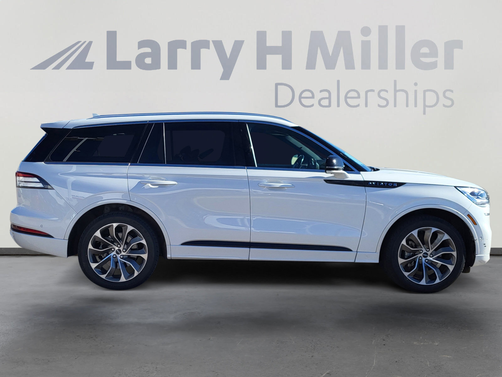 Used 2020 Lincoln Aviator Grand Touring w/ Equipment Group 302A image 6