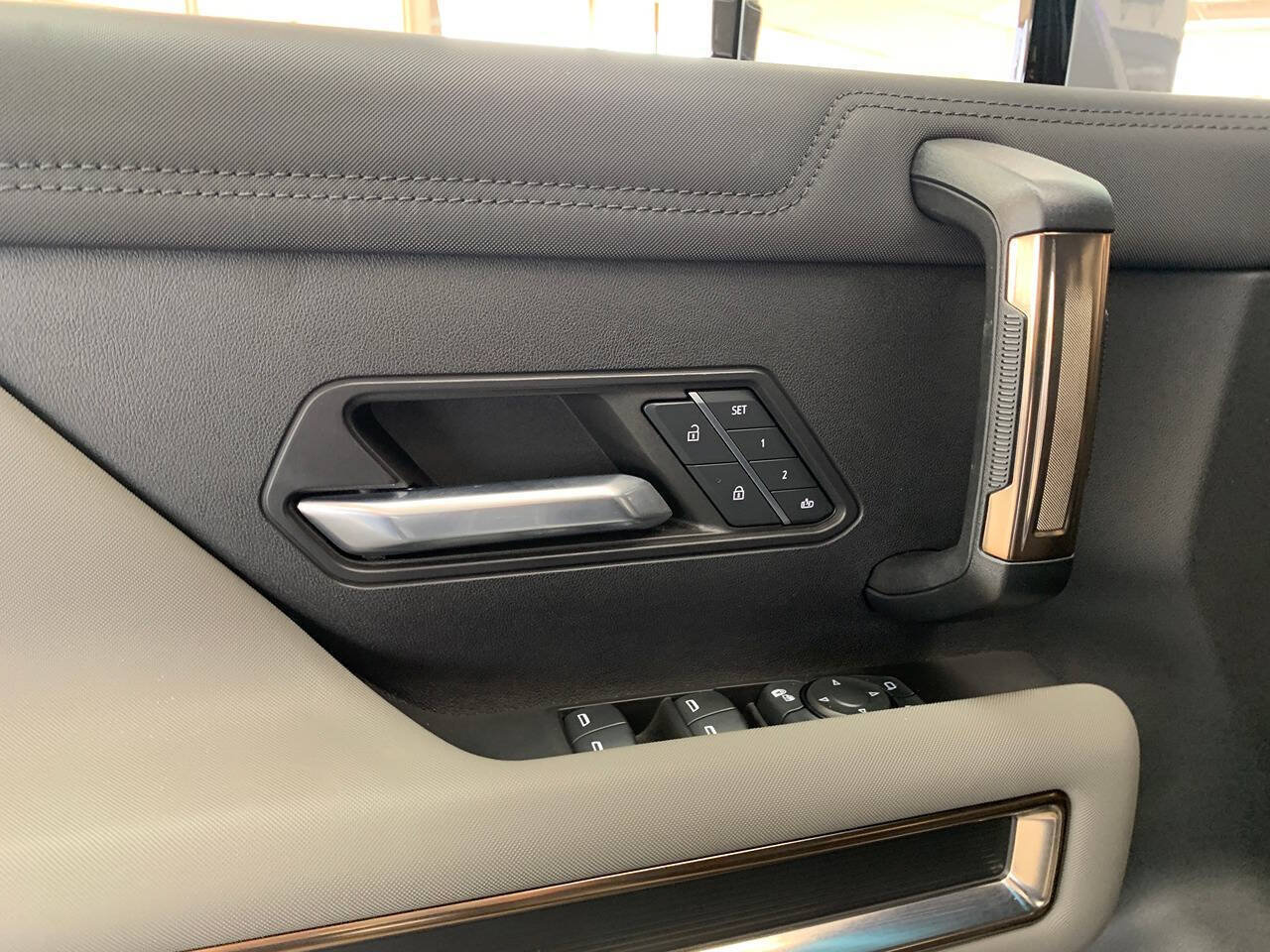 Used 2025 GMC Hummer EV 2X AWD/4WD image 17