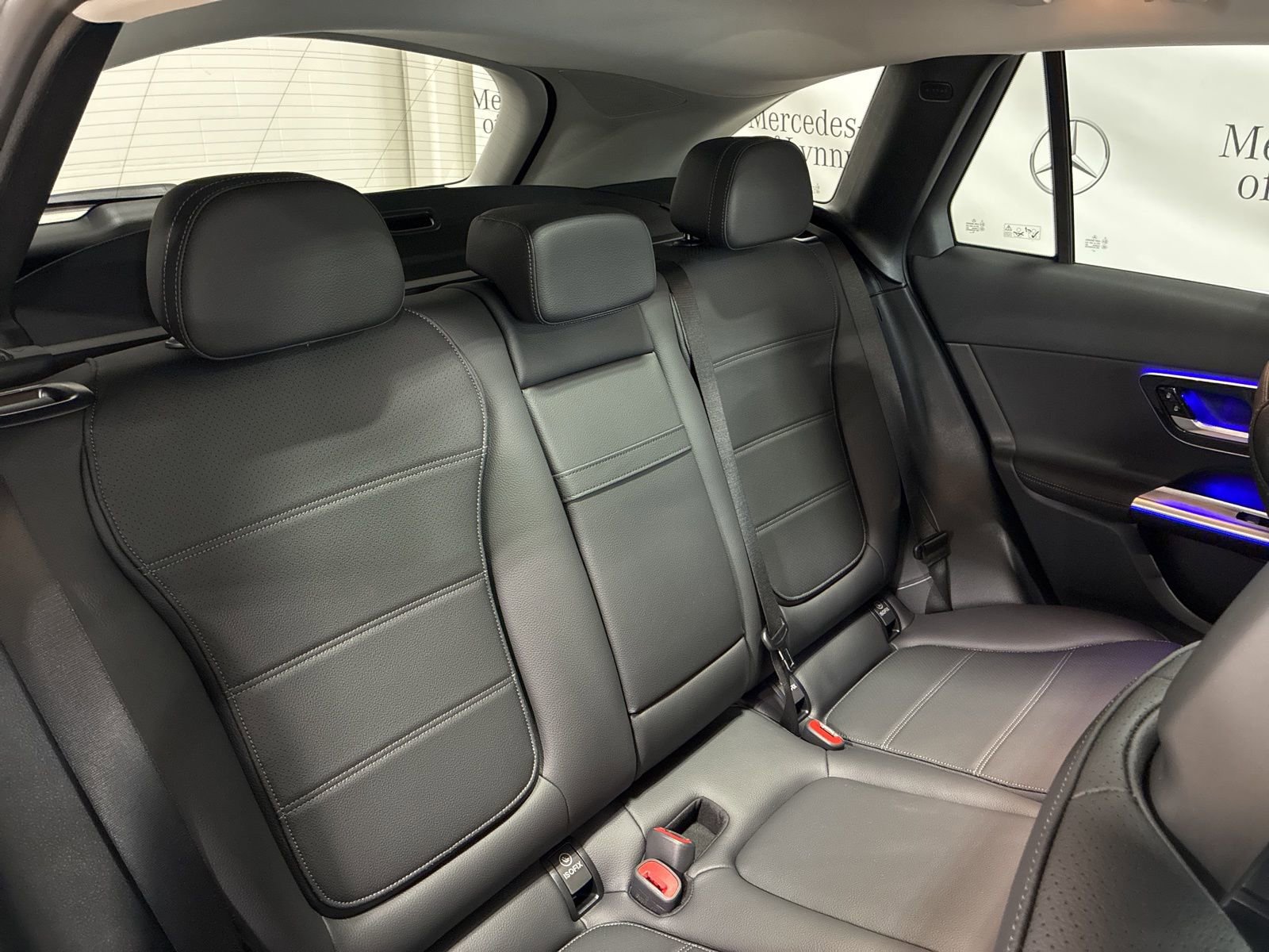 Used 2025 Mercedes-Benz GLC 300 4MATIC image 24