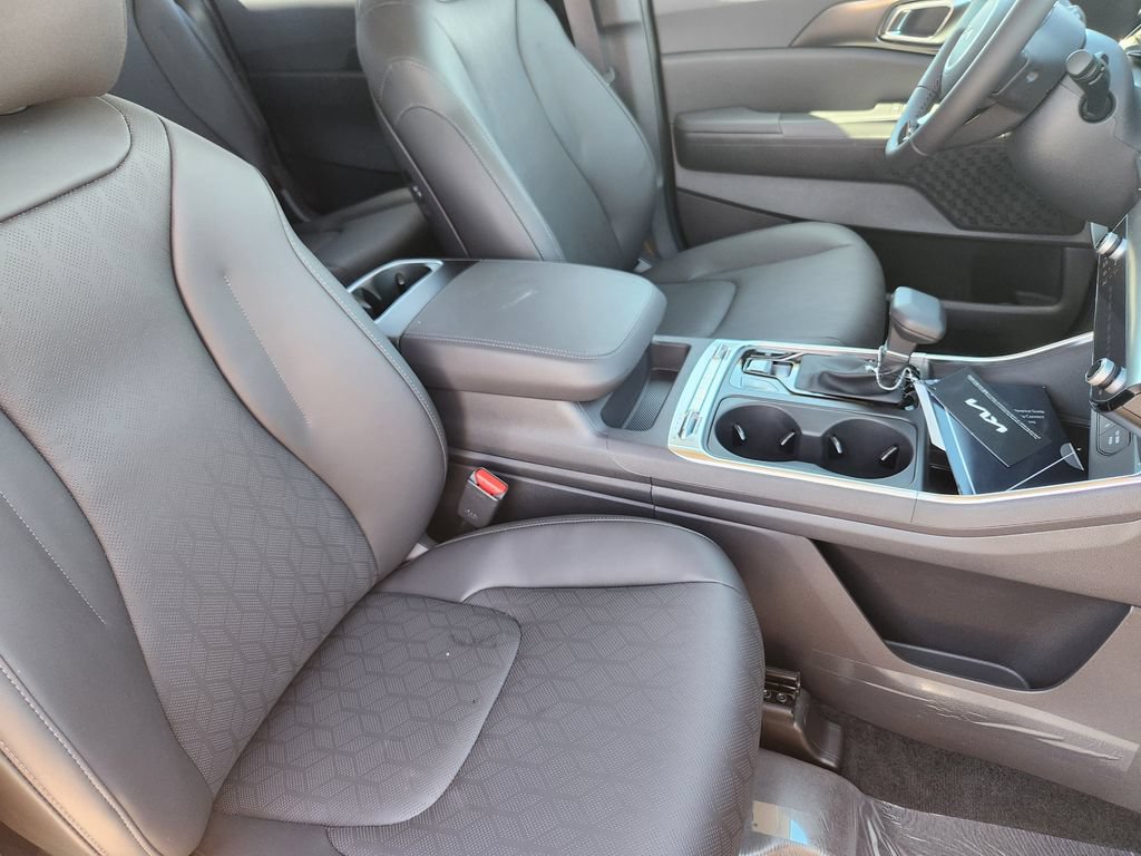 New 2026 Kia Carnival SX w/ SX Dark Edition Package FWD image 12