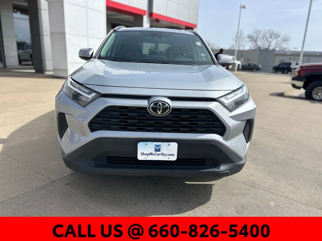 Used 2025 Toyota RAV4 XLE AWD/4WD image 2