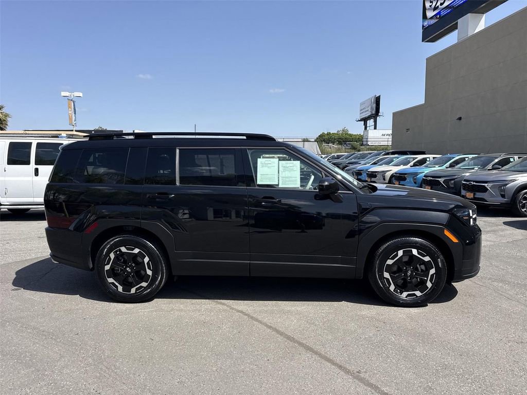 Used 2025 Hyundai Santa Fe SEL AWD/4WD image 2