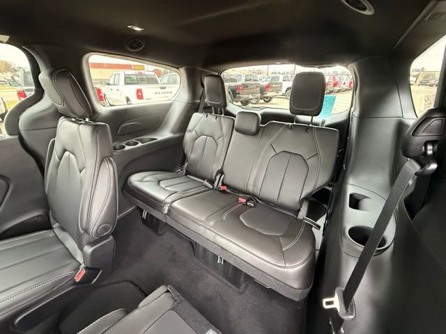 New 2026 Chrysler Pacifica Select w/ S Appearance Package AWD/4WD image 14