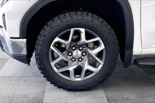 Used 2022 GMC Sierra 1500 SLT w/ SLT Premium Plus Package AWD/4WD image 8