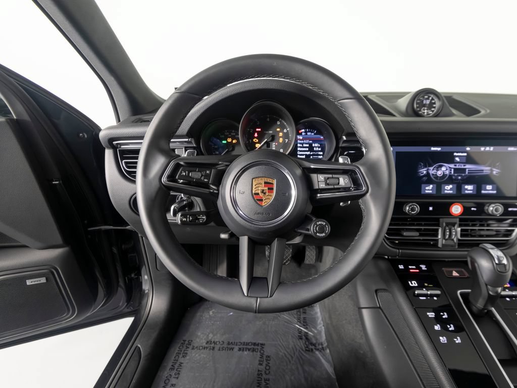 Certified 2026 Porsche Macan AWD/4WD image 6