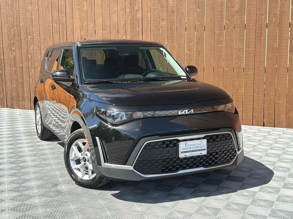 Used 2025 Kia Soul LX FWD image 8