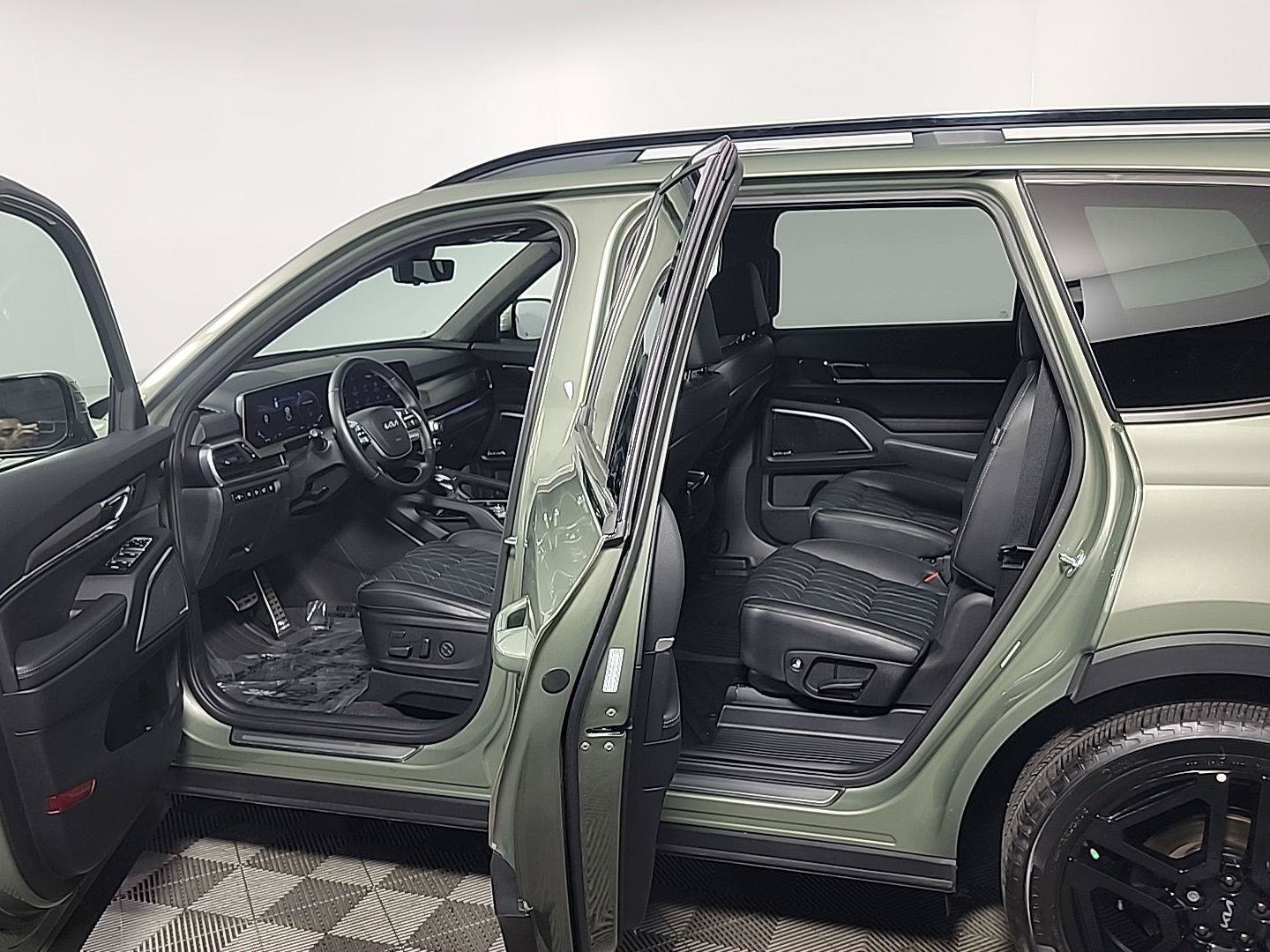 Certified 2024 Kia Telluride SX Prestige X-Line AWD/4WD image 16